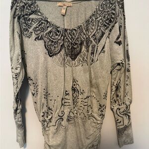 American Rag Light Gray Scoop-Neck Blouse with Black Ornamental Print
